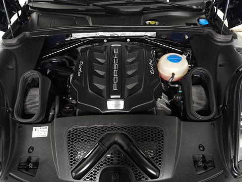 Used 2015 Porsche Macan Turbo image 35