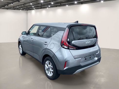 Certified 2023 Kia Soul LX w/ LX Technology Package FWD image 6