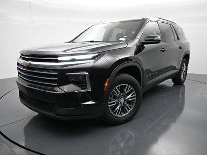 Used 2025 Chevrolet Traverse LT
