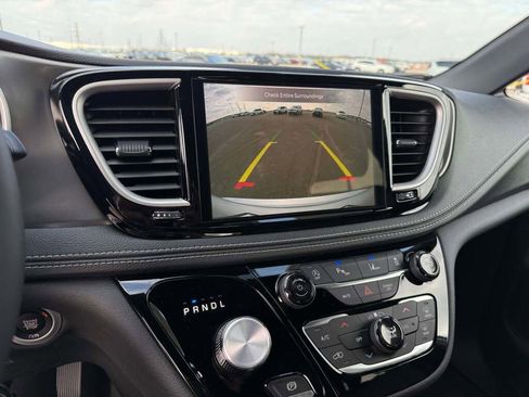 New 2026 Chrysler Pacifica Select image 34