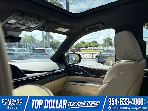Used 2024 Cadillac Escalade Premium Luxury AWD/4WD image 13