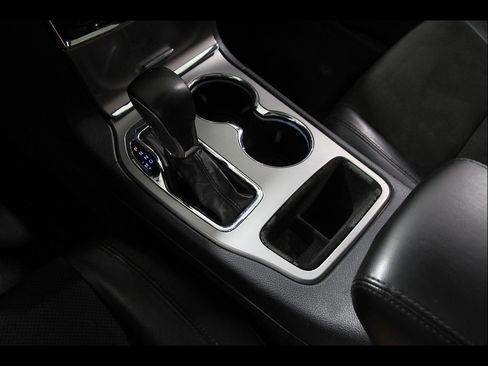 Used 2020 Jeep Grand Cherokee Altitude AWD/4WD image 15