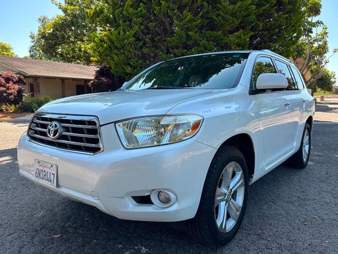 Used 2010 Toyota Highlander Limited FWD image 1