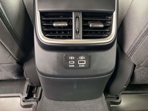 Used 2024 Subaru Outback Premium AWD/4WD image 18
