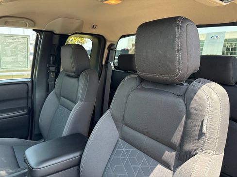 Used 2025 Nissan Frontier SV RWD image 15