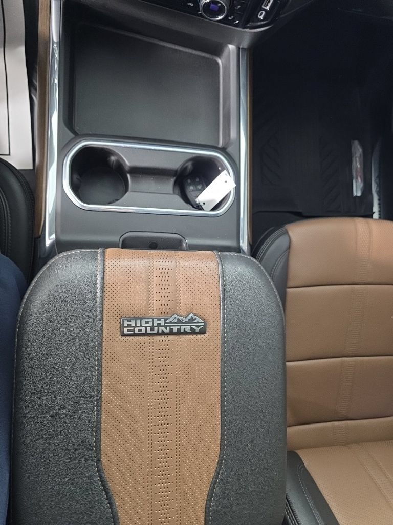 Used 2024 Chevrolet Silverado 2500 High Country w/ High Country Premium Package AWD/4WD image 23