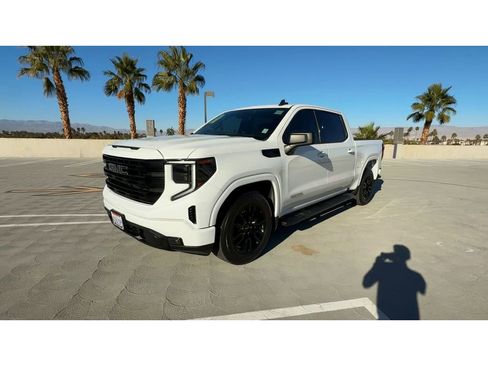 Used 2022 GMC Sierra 1500 Elevation w/ LPO, Elevation Black Package image 4