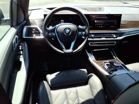 Used 2025 BMW X5 xDrive40i w/ Premium Package AWD/4WD image 10