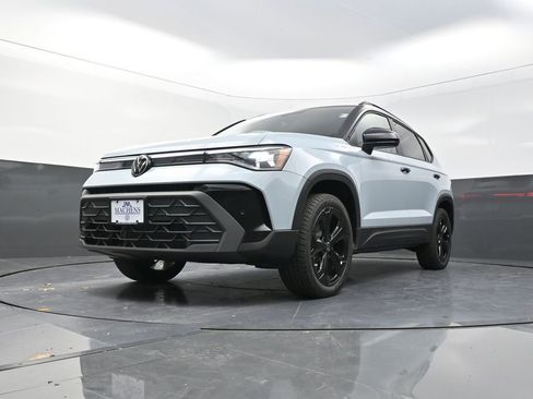 New 2026 Volkswagen Taos SE image 21