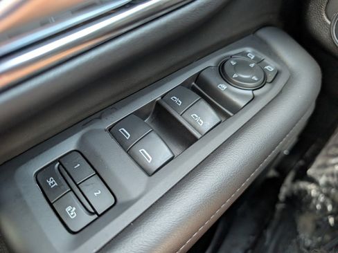 Used 2024 Chevrolet Suburban LT image 36