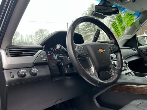 Used 2020 Chevrolet Suburban LT image 31