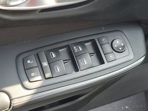 Used 2016 Jeep Cherokee Latitude w/ Safety/Convenience Group FWD image 15