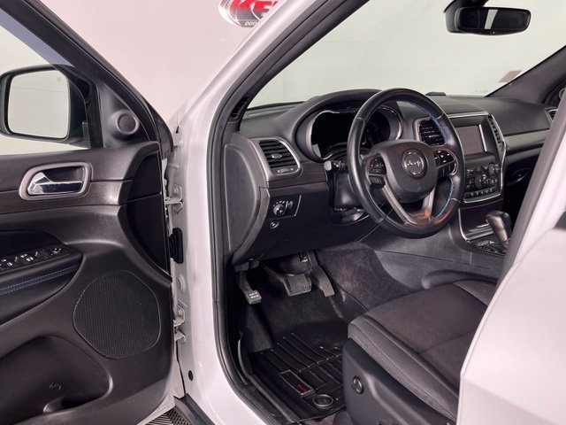 Used 2018 Jeep Grand Cherokee Laredo AWD/4WD image 22