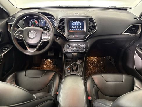 Used 2019 Jeep Cherokee Latitude Plus w/ Comfort/Convenience Group FWD image 34