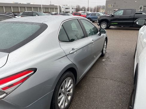 Used 2018 Toyota Camry LE image 15