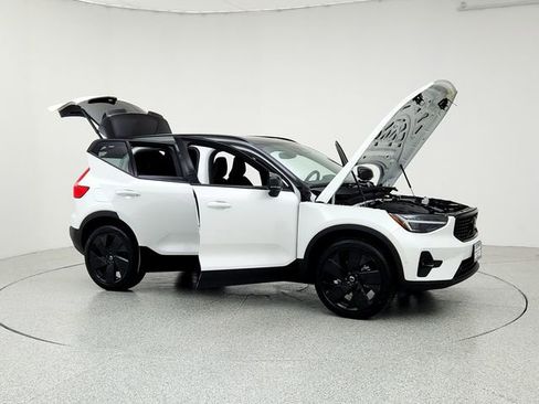 New 2026 Volvo XC40 B5 Ultra w/ Climate Package image 10