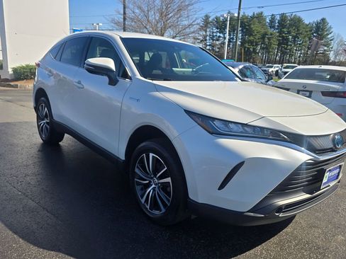 Used 2021 Toyota Venza LE AWD/4WD image 10