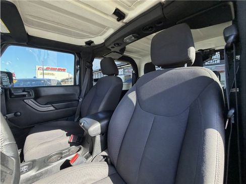 Used 2017 Jeep Wrangler Sport w/ Connectivity Group AWD/4WD image 18
