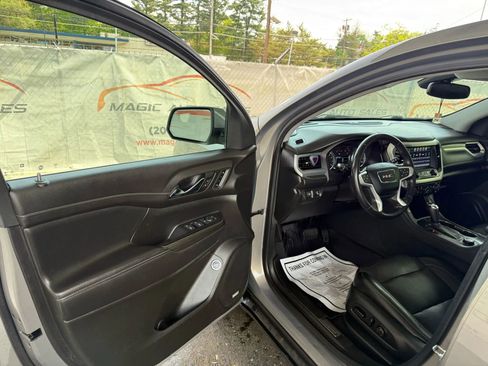 Used 2019 GMC Acadia SLT w/ LPO, Floor Liner Package image 14