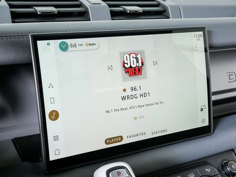 Used 2025 Land Rover Defender 110 image 15