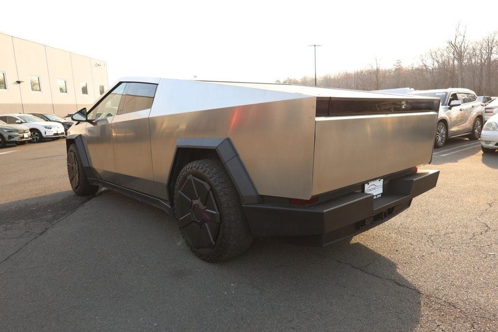Used 2024 Tesla Cybertruck AWD Crew Cab image 3