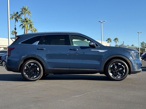 New 2026 Kia Sorento S w/ S Panoramic Sunroof Package image 2