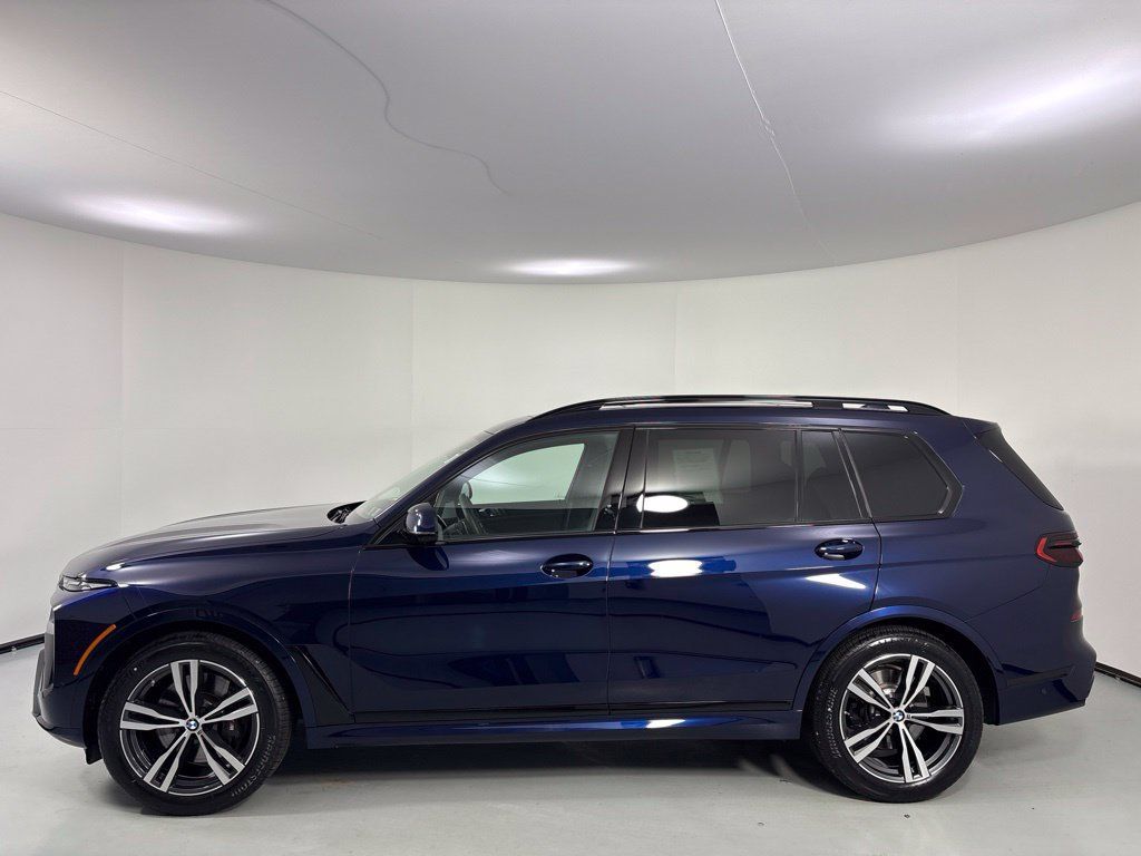Used 2026 BMW X7 xDrive40i AWD/4WD image 4