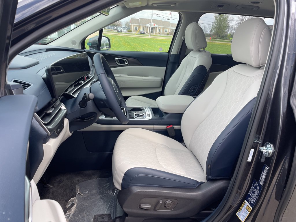 New 2026 Kia Carnival SX w/ SX Dark Edition Package FWD image 8