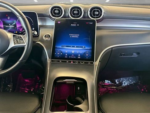 Used 2024 Mercedes-Benz GLC 300 image 3