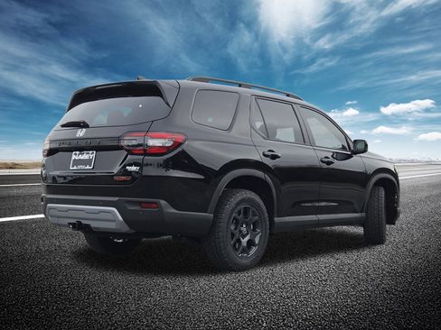 New 2025 Honda Pilot TrailSport image 19