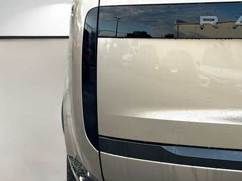 New 2026 Land Rover Range Rover Long Wheelbase SE AWD/4WD image 10