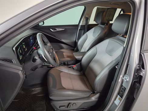 Used 2024 Kia Niro EX w/ EX Cold Weather Package FWD image 14