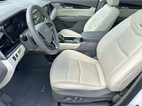 Used 2024 Cadillac XT6 Premium Luxury w/ LPO, Floor Liner Package AWD/4WD image 20