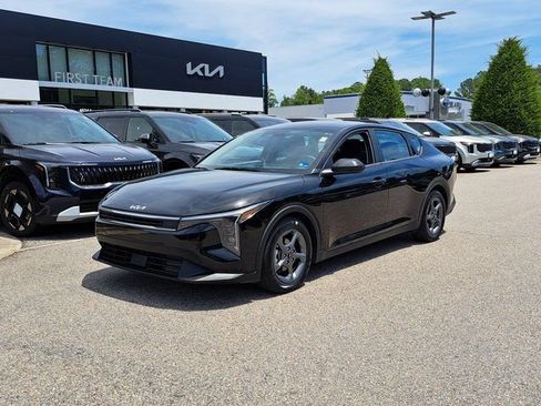 Used 2025 Kia K4 FWD image 2