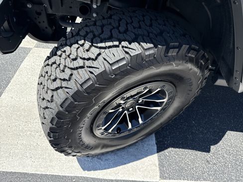 Used 2025 Jeep Wrangler Unlimited Rubicon AWD/4WD image 6