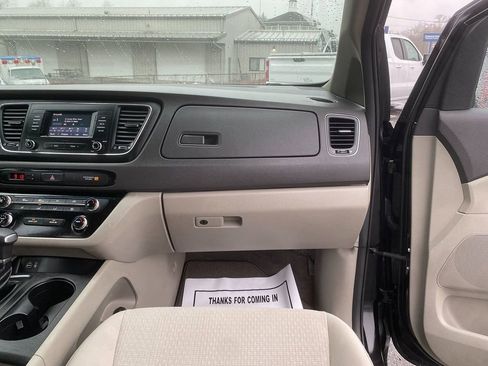 Used 2018 Kia Sedona L image 25