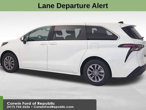 Used 2024 Toyota Sienna LE image 5