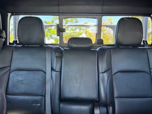 Used 2021 Jeep Gladiator Rubicon AWD/4WD image 11