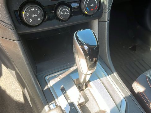 Used 2019 Subaru Crosstrek 2.0i Premium w/ Eyesight System image 19