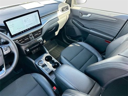 Used 2025 Ford Escape SE image 23