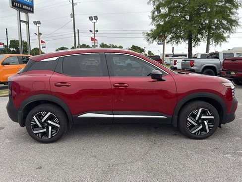 Used 2026 Nissan Kicks SV w/ Illumination Package FWD image 4