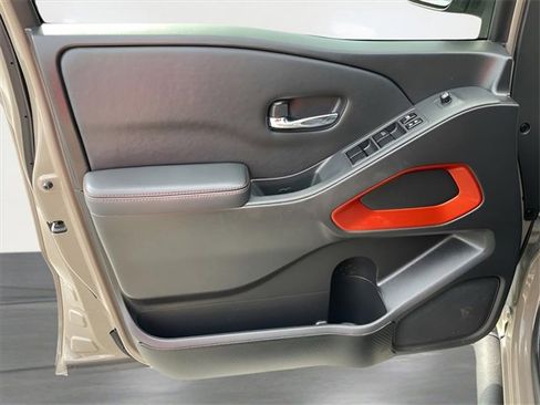 Used 2022 Nissan Frontier PRO-4X image 25