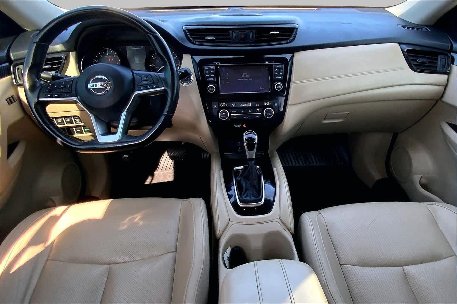 Used 2017 Nissan Rogue SL w/ SL Premium Package FWD image 16