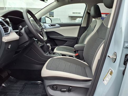 New 2026 Volkswagen Taos SE image 10