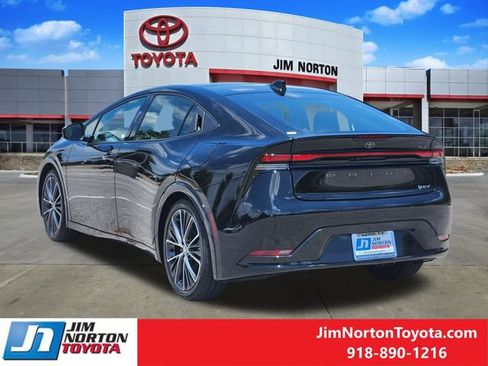 Used 2024 Toyota Prius XLE FWD image 7