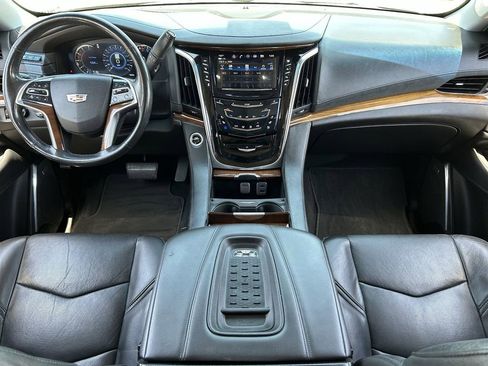 Used 2017 Cadillac Escalade ESV Luxury w/ LPO, Radiant Package AWD/4WD image 16
