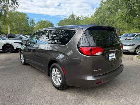 Used 2023 Chrysler Voyager LX FWD image 4