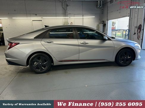 Used 2021 Hyundai Elantra SEL FWD image 4
