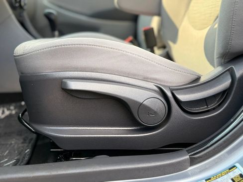 Used 2017 Hyundai Accent SE FWD image 28