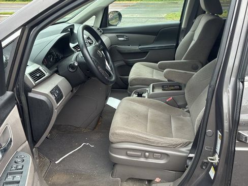 Used 2016 Honda Odyssey SE image 2
